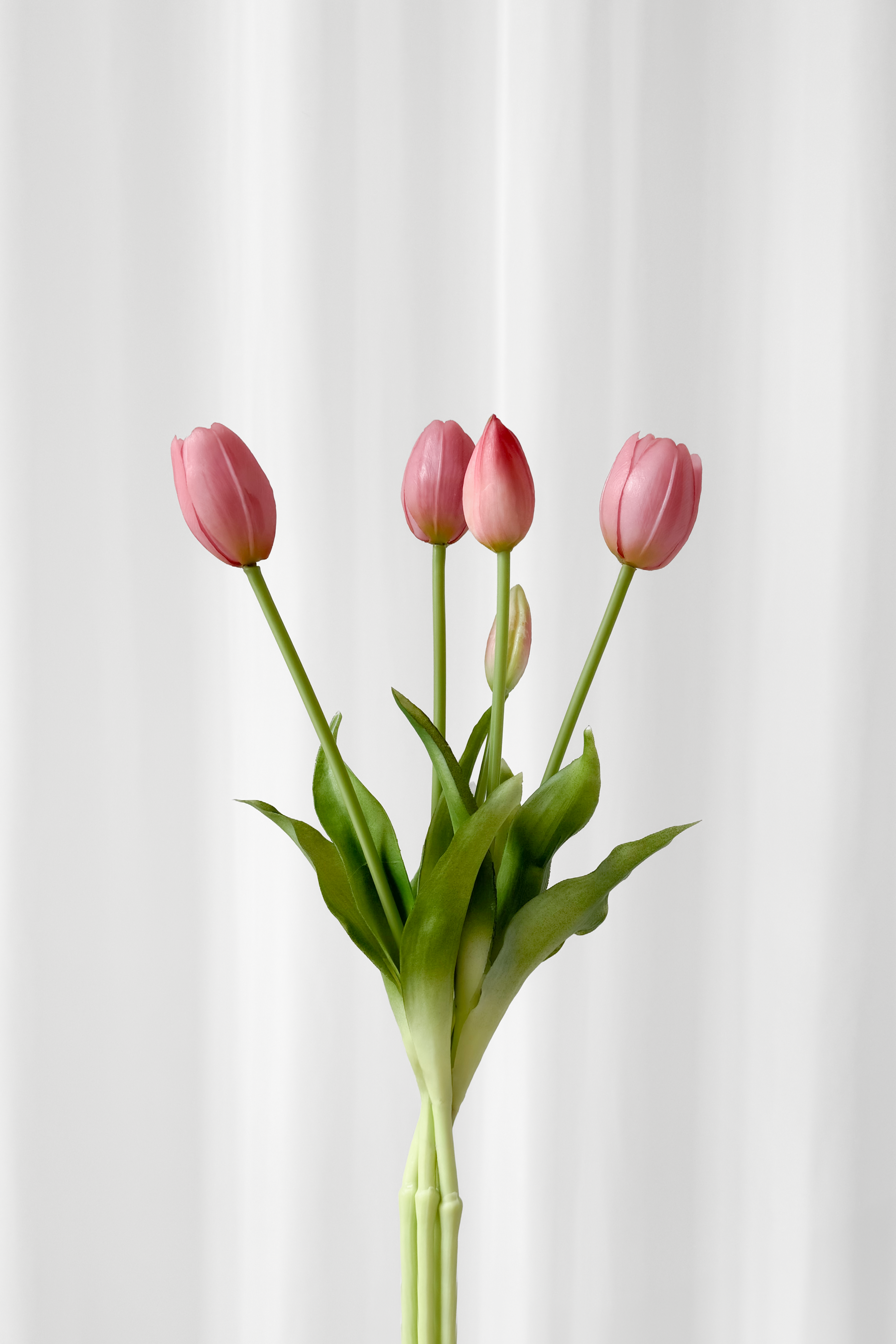 Bundt af tulipaner i lyserøde nuancer.