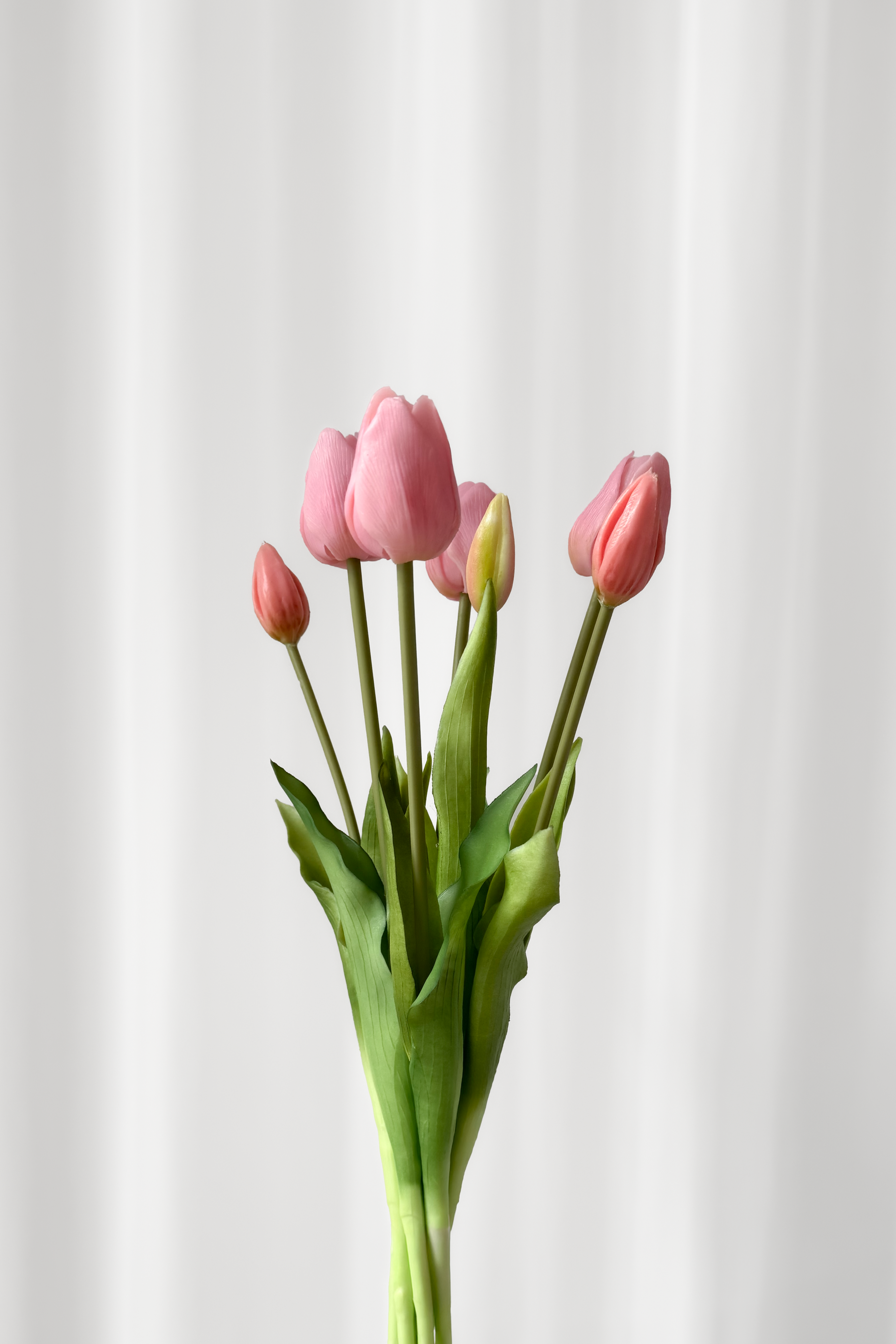 Kunstige naturtro tulipaner i lyserøde farver. Blomster fra Specktrum.