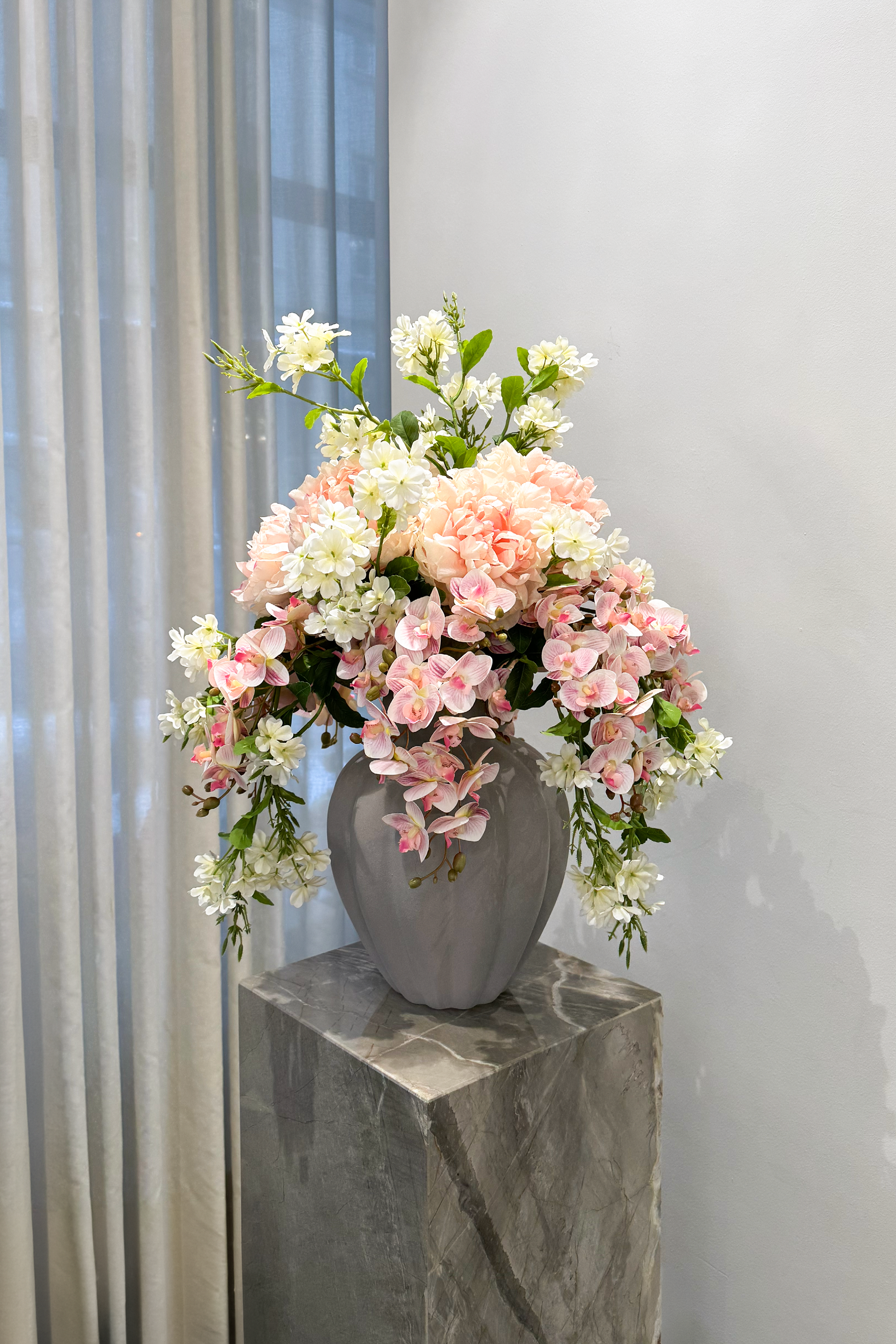 En ekstraordinær valentinsbuket i lyserøde og hvide nuancer. 