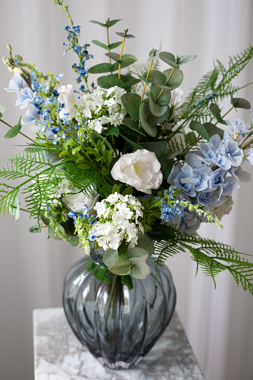 evighedsblomster fra specktrum. gøn eukalyptus, bregner og hortensiaer