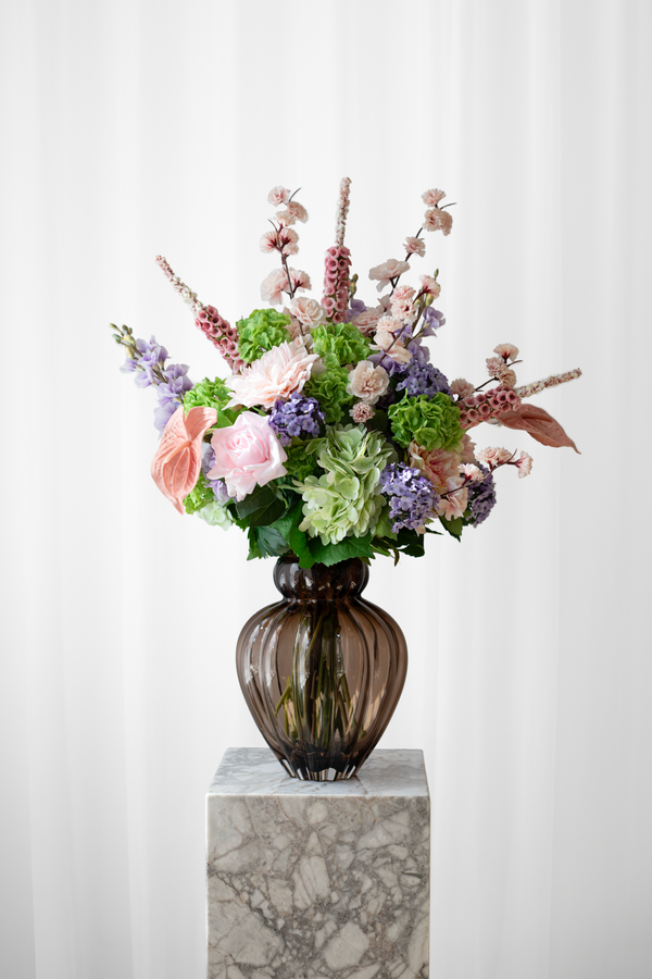 kunstig blomsterbuket fra specktrum med lilla og lyserøde farver