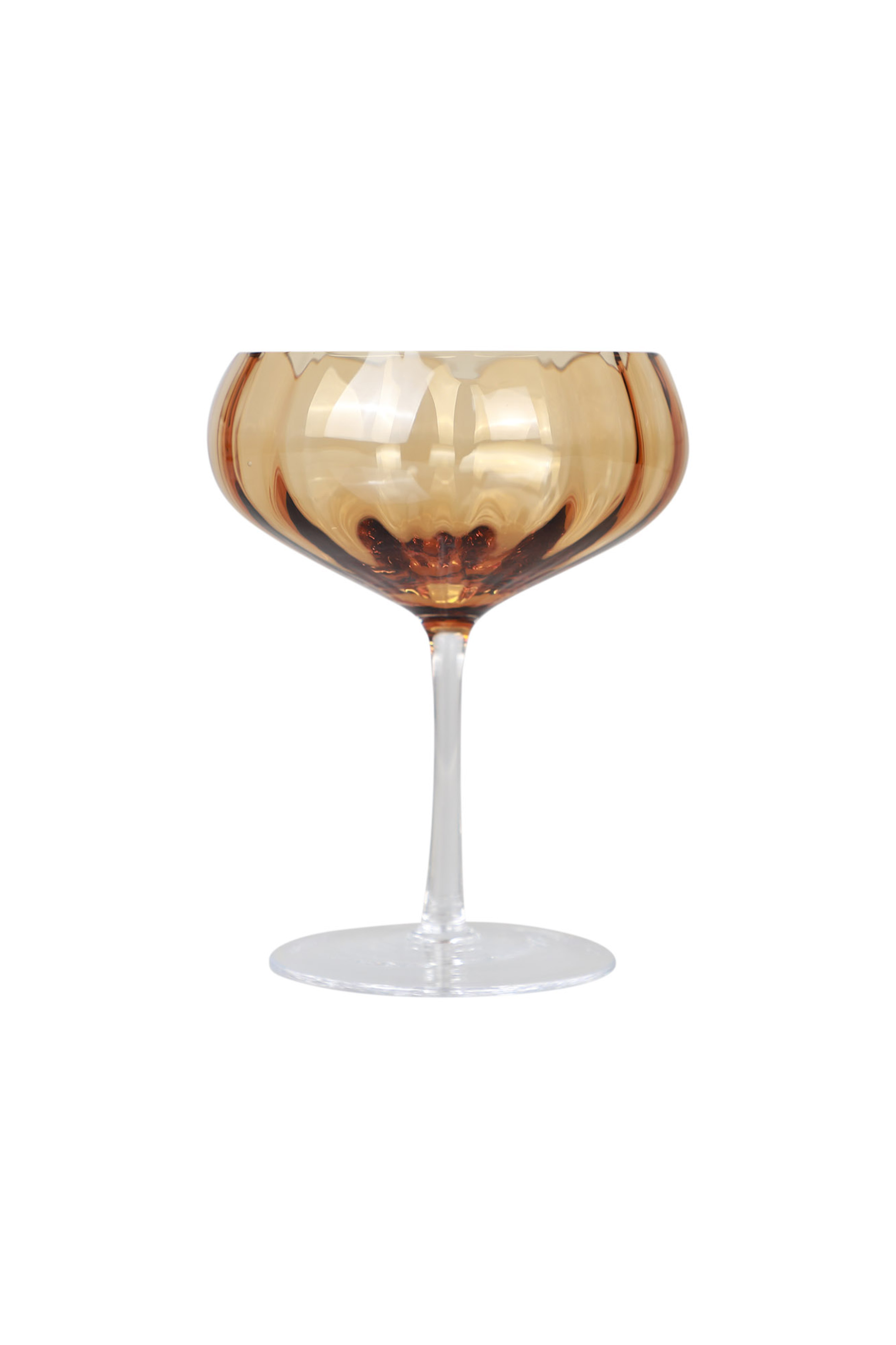Meadow cocktailglas i varm amberfarve på hvid baggrund fra spektrum