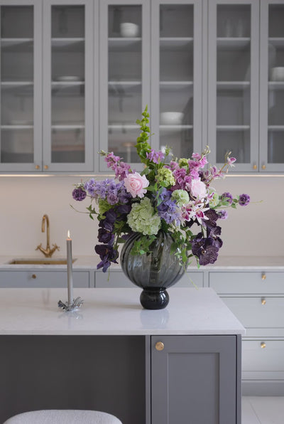 Kunstig, naturtro blomsterbuket i flere farver