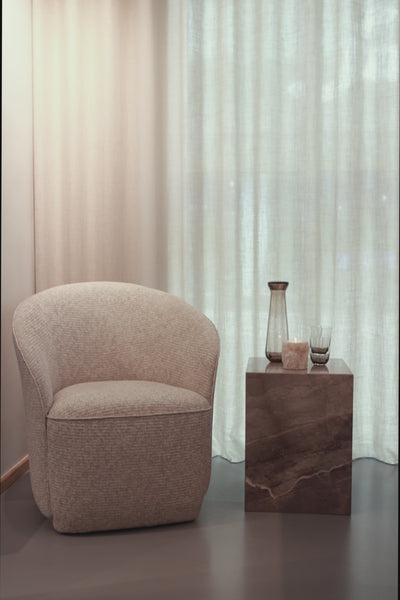 Video af Olivia loungestol i hvid og sand tekstil