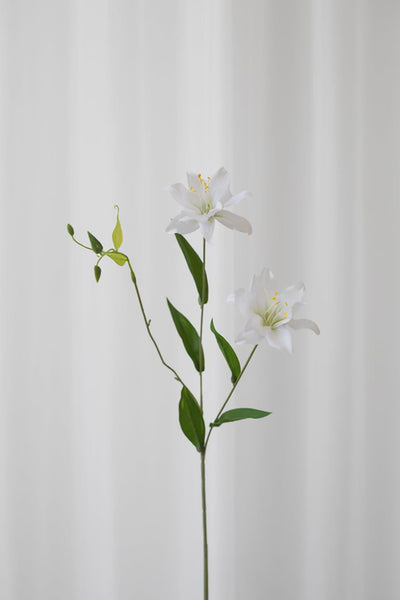 Video af Kunstig Blomst - Hvid Lille lilje gren