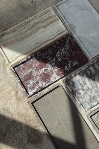 Video af Phantom marmor bakker kollektionen, der ligger ved siden af hinanden på et adalyn tæppe.