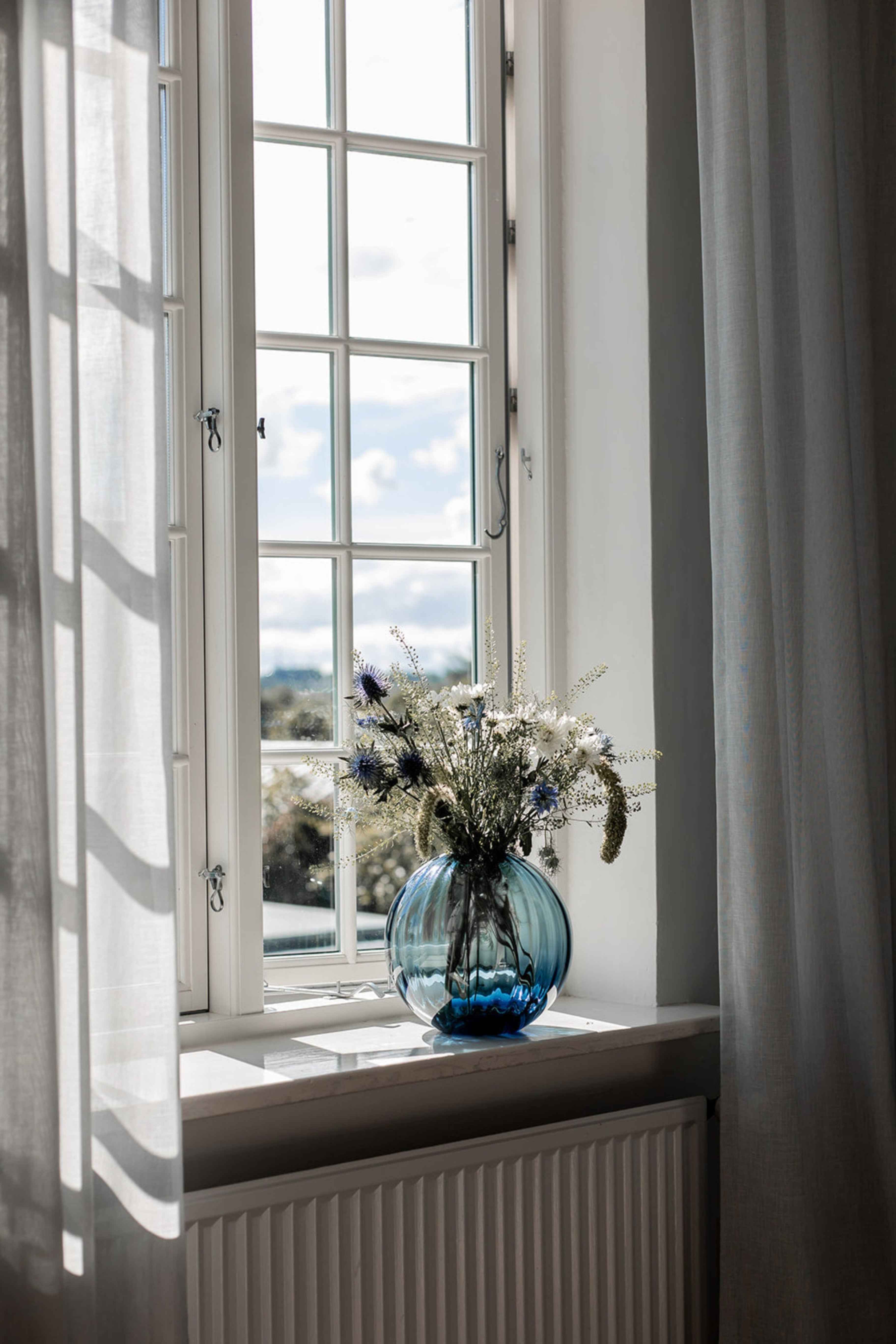 Sadie Line Vase - Blå | Mellem