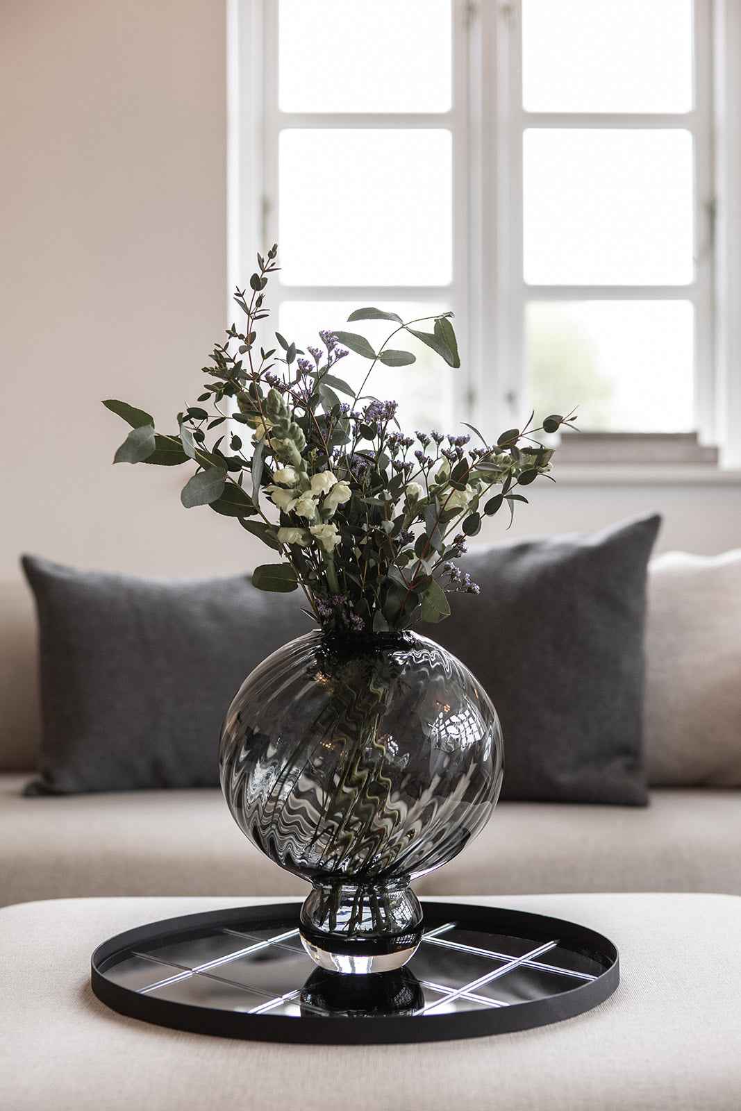 Meadow Swirl Vase - Grå | Mellem